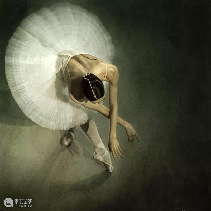 摄影 | 摄影的丰富细节与绘画的狂放线条相结合,一幅幅如画如影的印象芭蕾 细节 狂放 线条 印象 芭蕾 上方 中国舞台美术学会 右上 星标 本文 崇真艺客