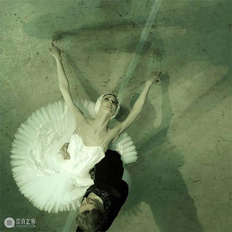 摄影 | 摄影的丰富细节与绘画的狂放线条相结合,一幅幅如画如影的印象芭蕾 细节 狂放 线条 印象 芭蕾 上方 中国舞台美术学会 右上 星标 本文 崇真艺客