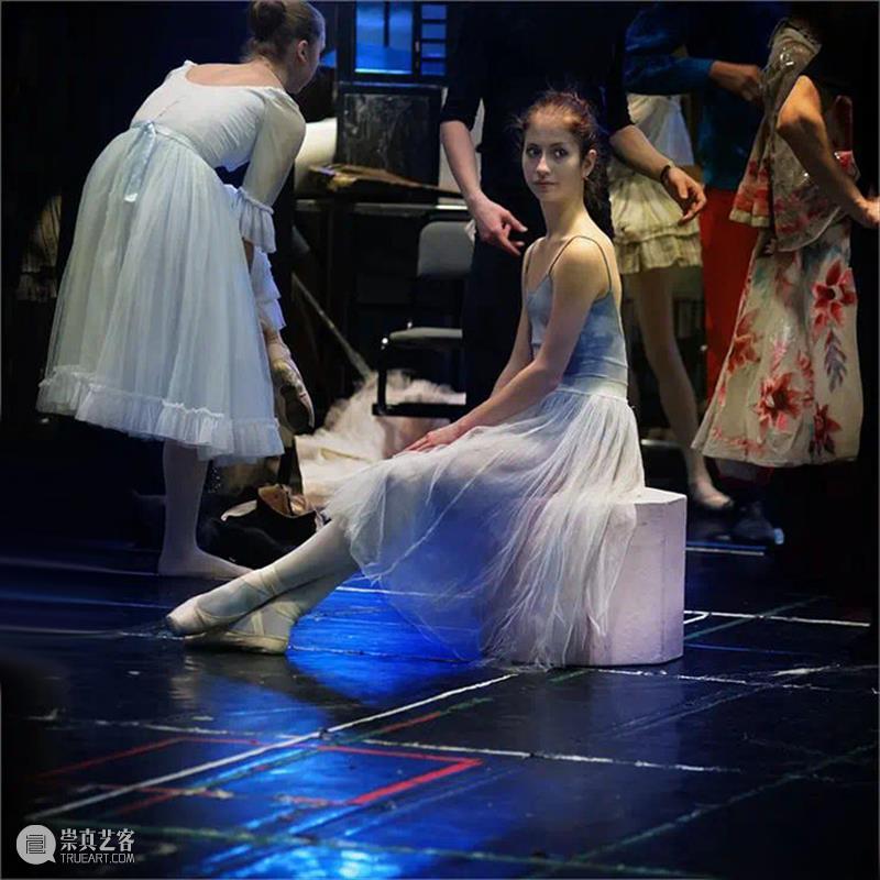 摄影 | 摄影的丰富细节与绘画的狂放线条相结合,一幅幅如画如影的印象芭蕾 细节 狂放 线条 印象 芭蕾 上方 中国舞台美术学会 右上 星标 本文 崇真艺客