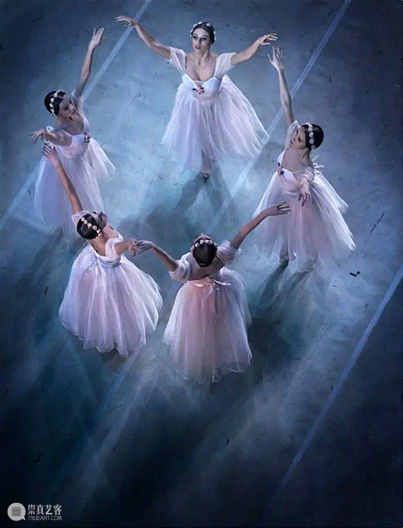 摄影 | 摄影的丰富细节与绘画的狂放线条相结合,一幅幅如画如影的印象芭蕾 细节 狂放 线条 印象 芭蕾 上方 中国舞台美术学会 右上 星标 本文 崇真艺客