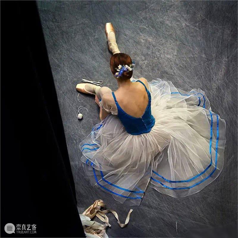摄影 | 摄影的丰富细节与绘画的狂放线条相结合,一幅幅如画如影的印象芭蕾 细节 狂放 线条 印象 芭蕾 上方 中国舞台美术学会 右上 星标 本文 崇真艺客