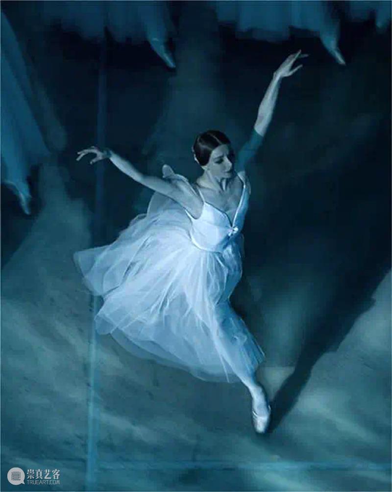 摄影 | 摄影的丰富细节与绘画的狂放线条相结合，一幅幅如画如影的印象芭蕾 细节 狂放 线条 印象 芭蕾 上方 中国舞台美术学会 右上 星标 本文 崇真艺客