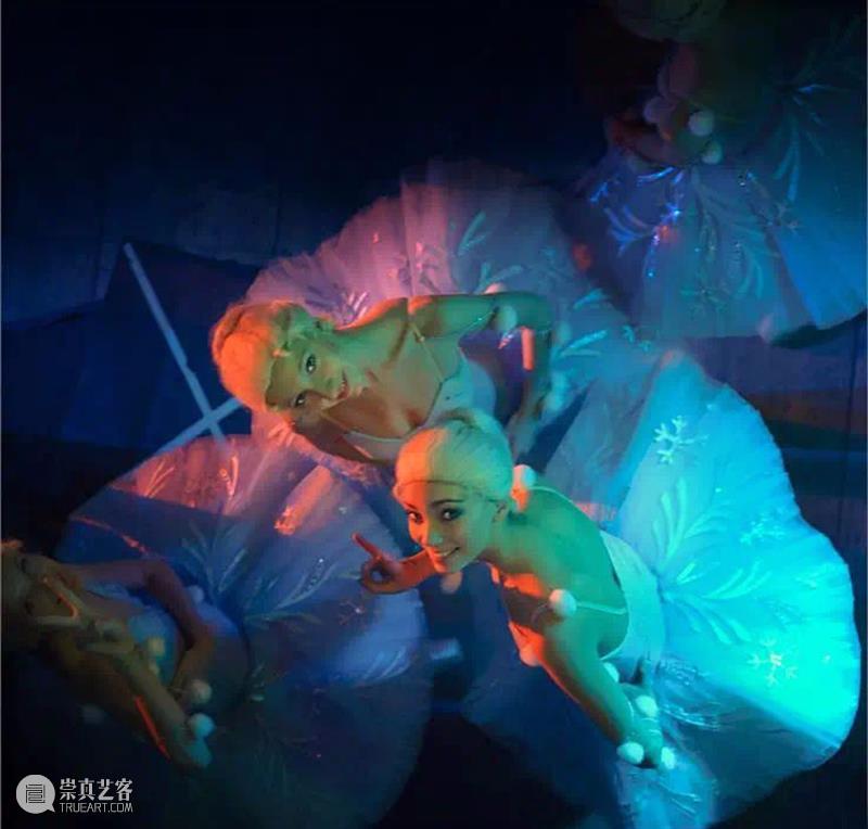 摄影 | 摄影的丰富细节与绘画的狂放线条相结合，一幅幅如画如影的印象芭蕾 细节 狂放 线条 印象 芭蕾 上方 中国舞台美术学会 右上 星标 本文 崇真艺客