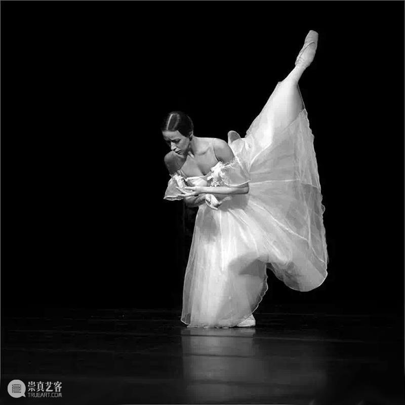 摄影 | 摄影的丰富细节与绘画的狂放线条相结合,一幅幅如画如影的印象芭蕾 细节 狂放 线条 印象 芭蕾 上方 中国舞台美术学会 右上 星标 本文 崇真艺客