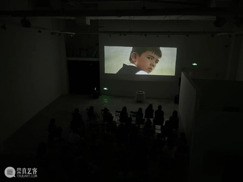 闭幕!《收获月影的季节》获得第二届新疆青年影展最受欢迎影片 新疆 青年 影展 影片 收获月影的季节 高台 本土 单元 短片 纪录片 崇真艺客