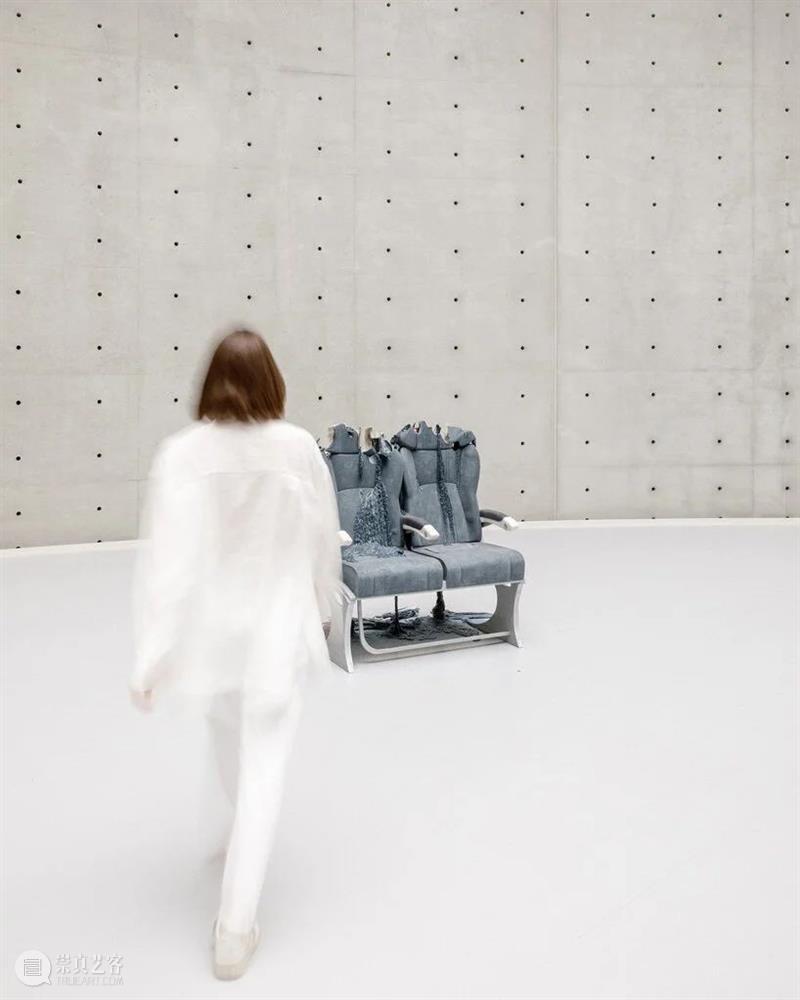 逐渐融化的雕塑装置 —— UNTITLED 装置 雕塑 瑞士 艺术家 乌斯·菲舍尔 urs fischer 蜡像 商业 交易所 崇真艺客