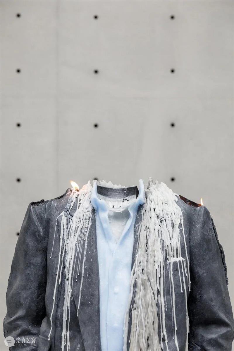 逐渐融化的雕塑装置 —— UNTITLED 装置 雕塑 瑞士 艺术家 乌斯·菲舍尔 urs fischer 蜡像 商业 交易所 崇真艺客