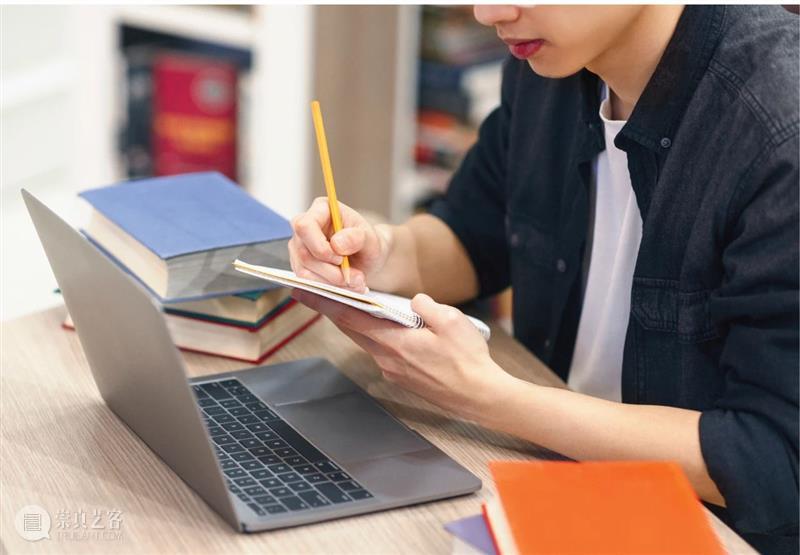 海沃氏青少年学习桌椅套装，助力学习与健康 青少年 海沃氏 桌椅 套装 系列 电视剧 社会 教育部 政策 市场 崇真艺客