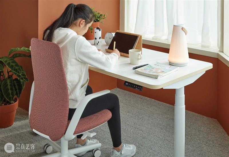 海沃氏青少年学习桌椅套装，助力学习与健康 青少年 海沃氏 桌椅 套装 系列 电视剧 社会 教育部 政策 市场 崇真艺客