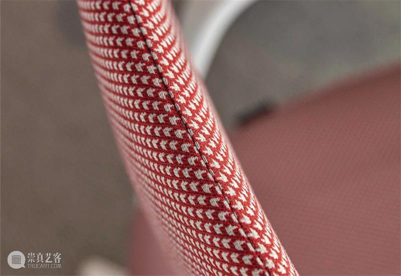 海沃氏青少年学习桌椅套装，助力学习与健康 青少年 海沃氏 桌椅 套装 系列 电视剧 社会 教育部 政策 市场 崇真艺客