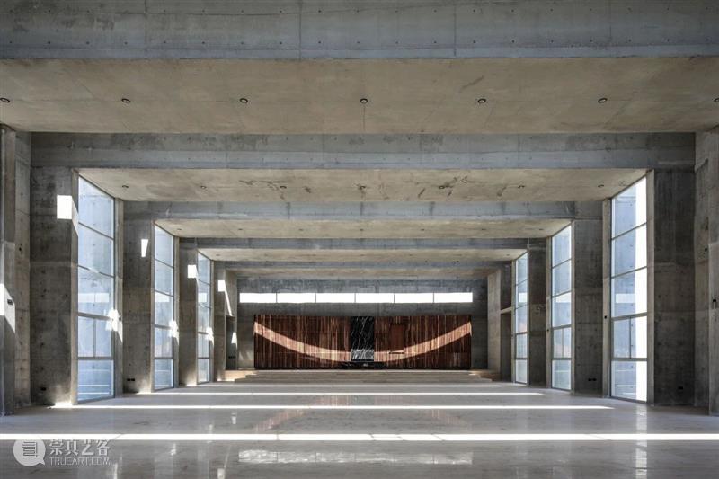 柱墙梁板一体化，新火典礼教堂 / WRKSHP 新火 典礼 教堂 WRK SHP 梁板 JorgeT aboada 空间 自然光 崇真艺客
