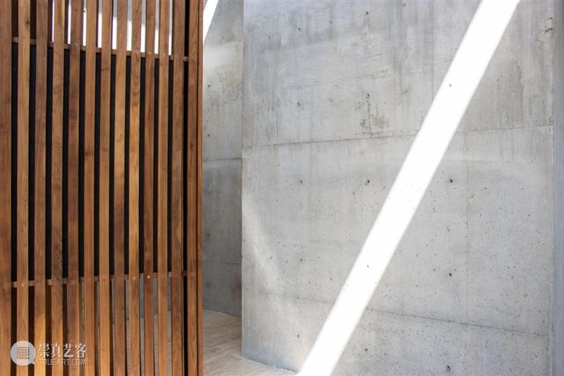 柱墙梁板一体化，新火典礼教堂 / WRKSHP 新火 典礼 教堂 WRK SHP 梁板 JorgeT aboada 空间 自然光 崇真艺客