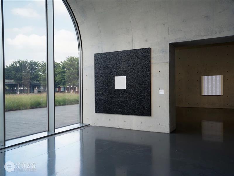 正在展出｜玛丽·阔思 (Mary Corse) 个展「以光作画」｜龙美术馆 玛丽 阔思 龙美术馆 Corse 个展 现场 西岸 韩小易 亚洲 首场 崇真艺客