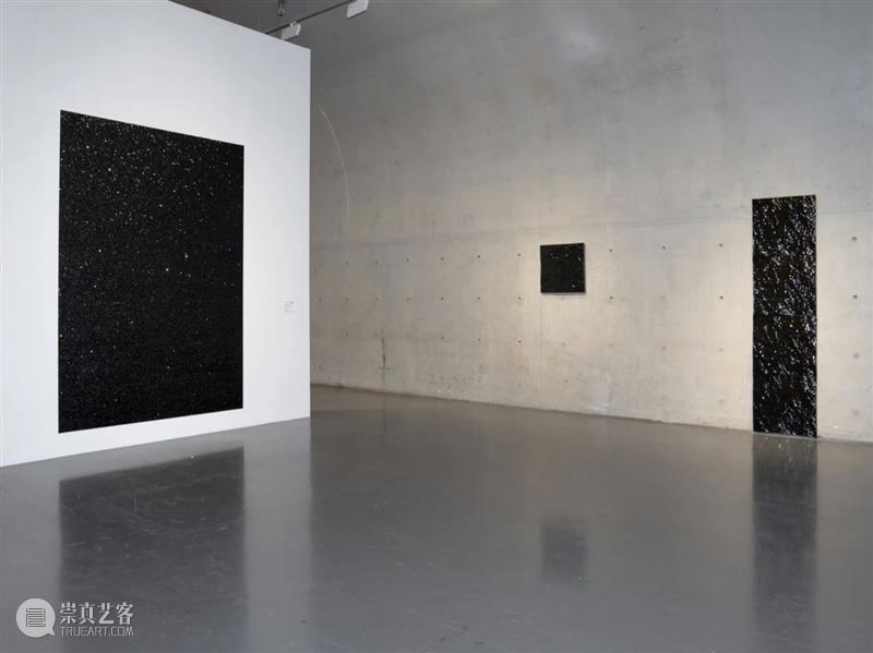 正在展出｜玛丽·阔思 (Mary Corse) 个展「以光作画」｜龙美术馆 玛丽 阔思 龙美术馆 Corse 个展 现场 西岸 韩小易 亚洲 首场 崇真艺客