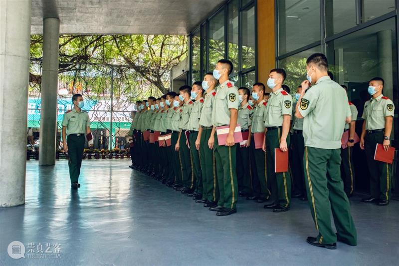 武警官兵参观罗湖美术馆红色主题中国画展 红色 主题 中国 武警 官兵 罗湖美术馆 画展 丹青 气象 画卷 崇真艺客
