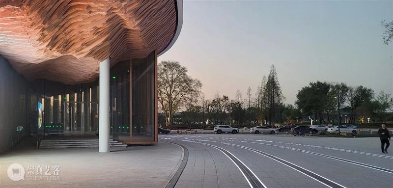 机械臂建造，南京园博园2号口 / 同道建筑+大界机器人 视频资讯 RoboticPlus.AI 大界 南京 园博园2号 建筑 机器人 机械臂 同道 雒建利 郭靖 口胶合木 崇真艺客