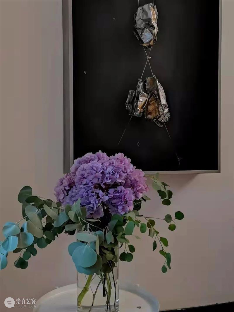 直播回顾｜「暗 火」Pale Fire ——王家增个展对谈 王家增 个展 Fire 暗火 艺术家 书文 画廊 艺术 总监 毛芊惠 崇真艺客
