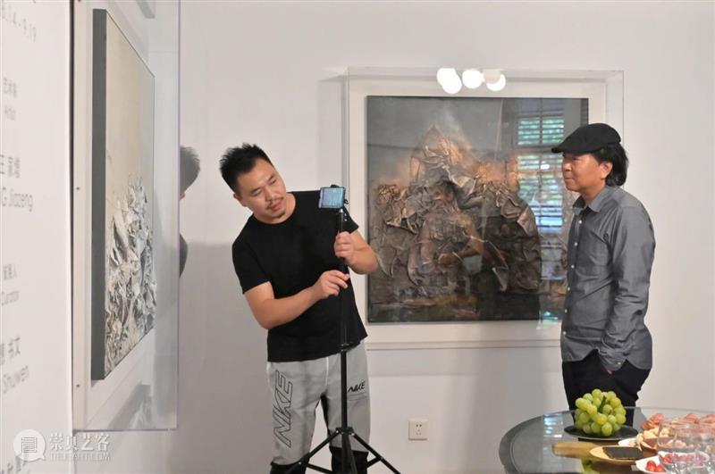 直播回顾｜「暗 火」Pale Fire ——王家增个展对谈 王家增 个展 Fire 暗火 艺术家 书文 画廊 艺术 总监 毛芊惠 崇真艺客