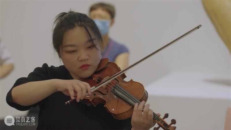 【艺博微视】第14期 | 穿越设计时空的音符（ “设计乌托邦”延期至10·7） 音符 乌托邦 艺博微视 时空 现代 音乐 展厅 瞬间 广场 人群 崇真艺客