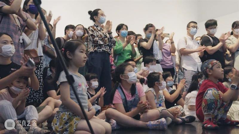 【艺博微视】第14期 | 穿越设计时空的音符（ “设计乌托邦”延期至10·7） 音符 乌托邦 艺博微视 时空 现代 音乐 展厅 瞬间 广场 人群 崇真艺客