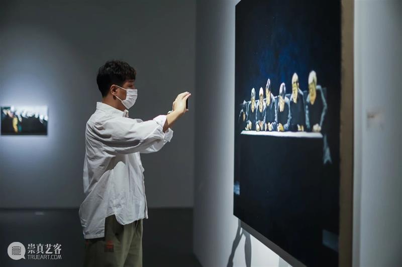 逆光:石海涛作品展今日正式开展! 逆光 石海涛 作品展 上海 宝龙美术馆 艺术家 个人 作品 系统 多年来 崇真艺客