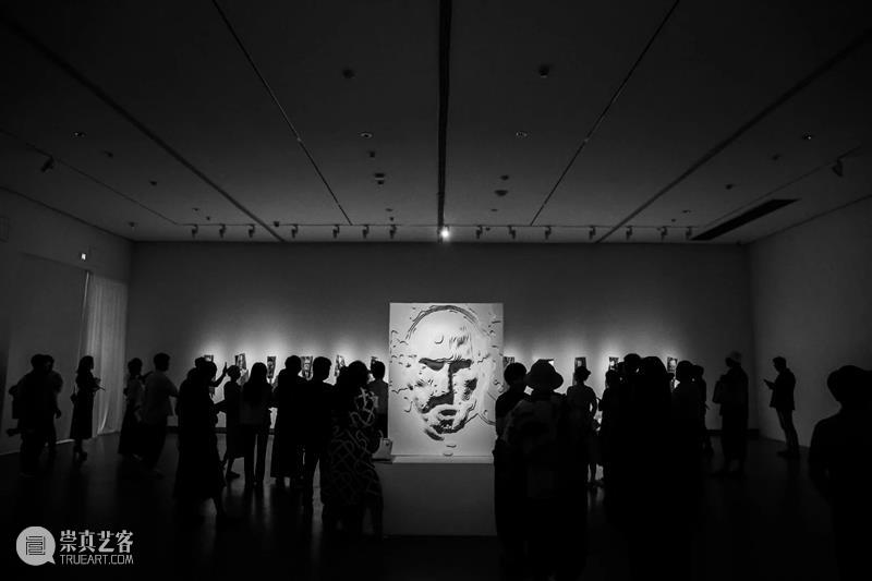 逆光:石海涛作品展今日正式开展! 逆光 石海涛 作品展 上海 宝龙美术馆 艺术家 个人 作品 系统 多年来 崇真艺客
