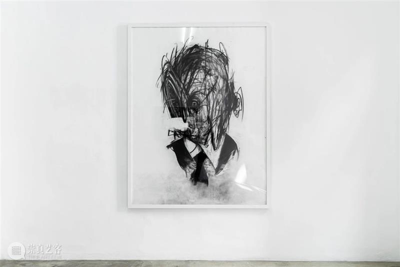 同行/没有人能直视强光 | Bernardí Roig Bernardí 同行 强光 Roig 西班牙 艺术家 作品 雕塑 灯光 装置 崇真艺客