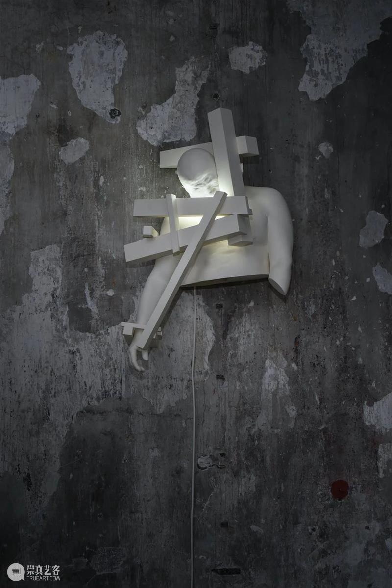 同行/没有人能直视强光 | Bernardí Roig Bernardí 同行 强光 Roig 西班牙 艺术家 作品 雕塑 灯光 装置 崇真艺客