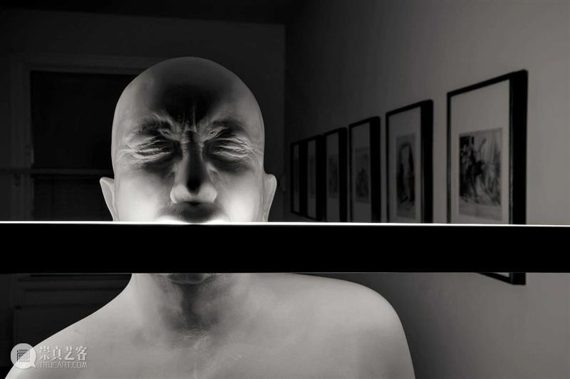 同行/没有人能直视强光 | Bernardí Roig Bernardí 同行 强光 Roig 西班牙 艺术家 作品 雕塑 灯光 装置 崇真艺客