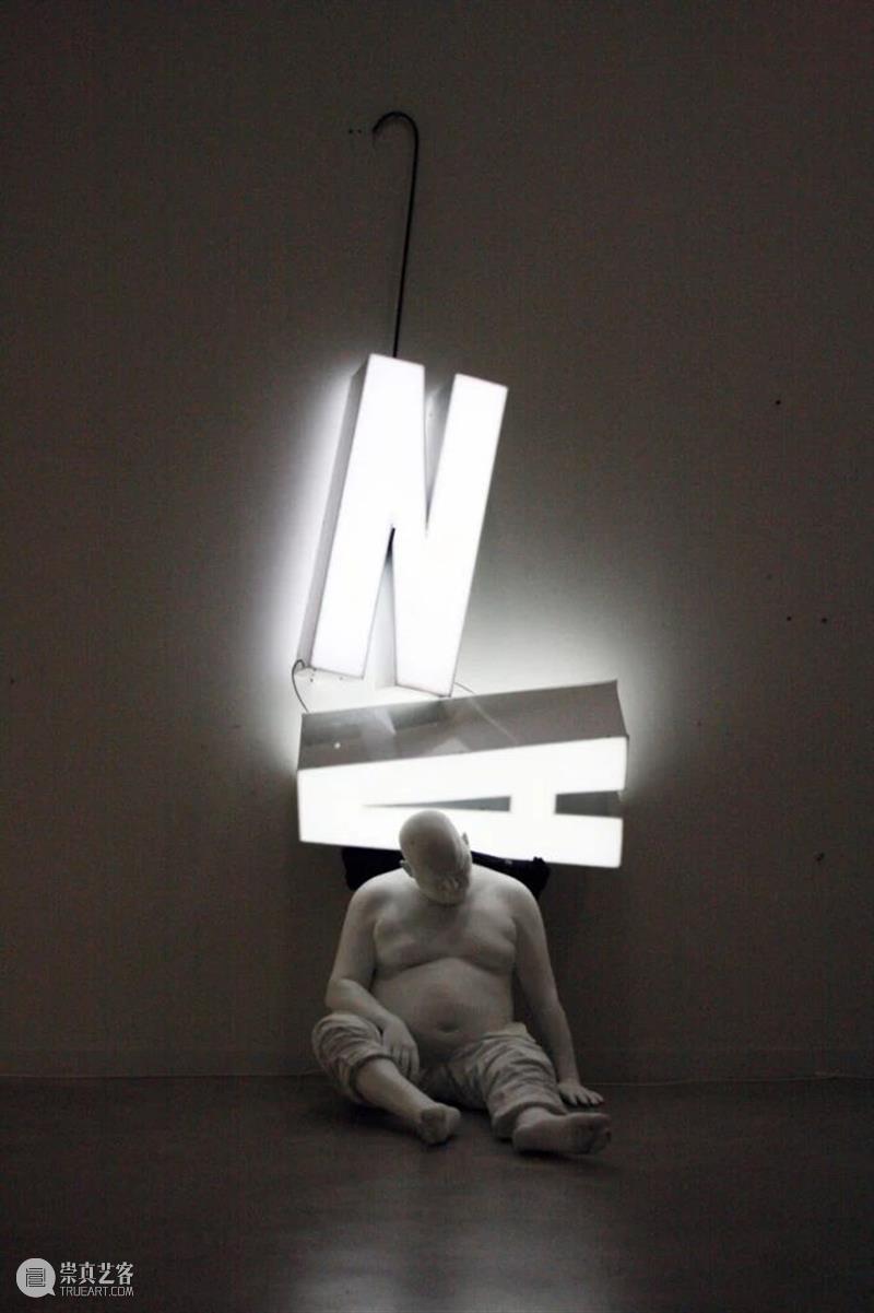 同行/没有人能直视强光 | Bernardí Roig Bernardí 同行 强光 Roig 西班牙 艺术家 作品 雕塑 灯光 装置 崇真艺客