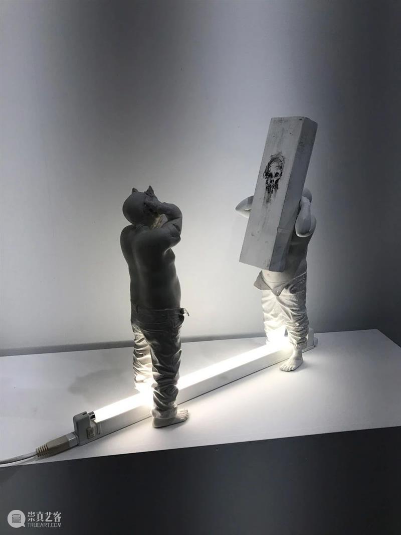 同行/没有人能直视强光 | Bernardí Roig Bernardí 同行 强光 Roig 西班牙 艺术家 作品 雕塑 灯光 装置 崇真艺客