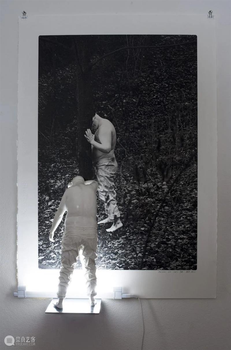 同行/没有人能直视强光 | Bernardí Roig Bernardí 同行 强光 Roig 西班牙 艺术家 作品 雕塑 灯光 装置 崇真艺客