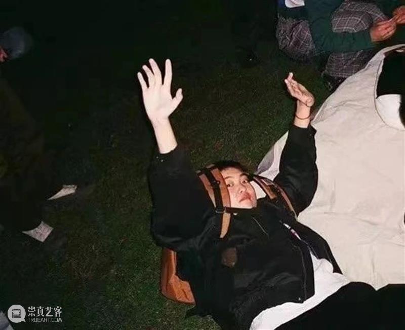 《入土为安》观众招募 | 在⼀切正常的表面秩序下，是⼀群人的漫长等待、煎熬犹豫、情爱怨恨。 入土为安 观众 表面 秩序 情爱 问题 答案 钥匙 未知 上海话剧艺术中心国际创作实验室 崇真艺客
