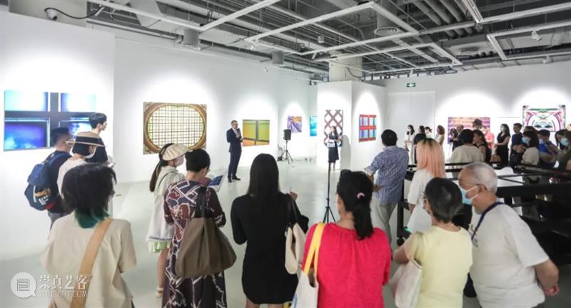 《彩色玻璃窗》机器臂精彩视频 | AATB 视频资讯 APSMUSEUM 视频 彩色玻璃窗 机器臂 APSMUSEUM 彩色 玻璃窗 瑞士 艺术家 作品 肥皂剧 崇真艺客
