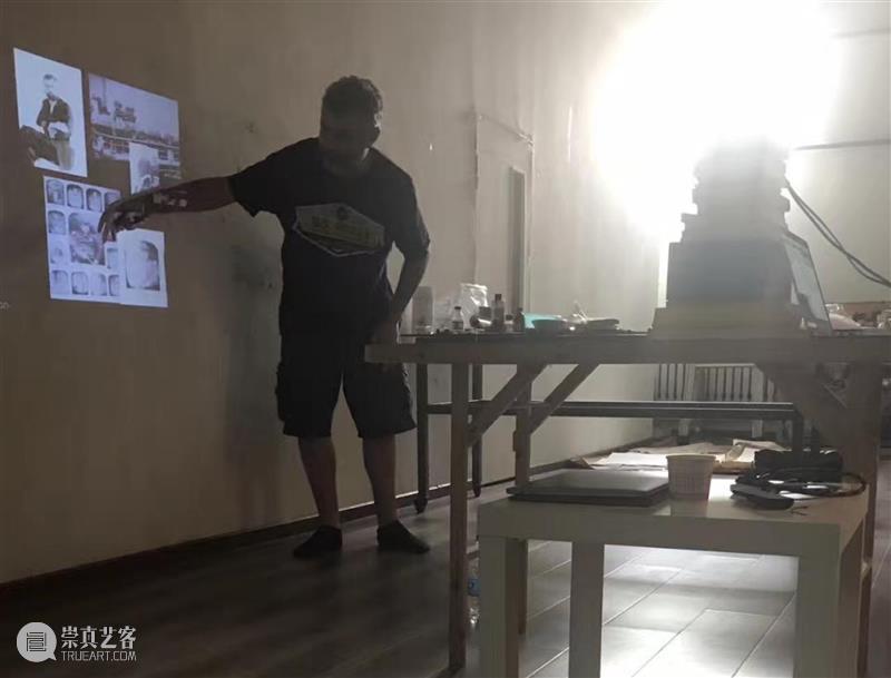 30周年 | 来自世界各地的艺术家一起交流、展览、座谈,太多有意思的活动 艺术家 世界 各地 活动 二维码 红门画廊 时间轴 Bosques 记忆 Vivian 崇真艺客