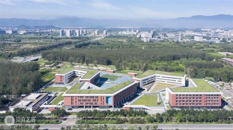 北京人大附中航天城学校 / 北京市建筑设计研究院 北京人大附中航天城学校 北京市建筑设计研究院 人大附中航天城学校 北京西北 区域 城市 自然 线上 周边 环境 崇真艺客