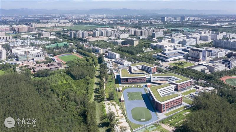 北京人大附中航天城学校 / 北京市建筑设计研究院 北京人大附中航天城学校 北京市建筑设计研究院 人大附中航天城学校 北京西北 区域 城市 自然 线上 周边 环境 崇真艺客