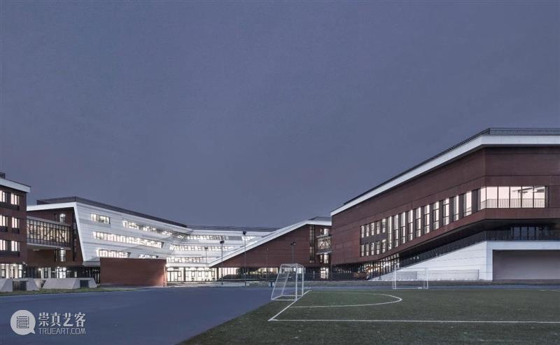北京人大附中航天城学校 / 北京市建筑设计研究院 北京人大附中航天城学校 北京市建筑设计研究院 人大附中航天城学校 北京西北 区域 城市 自然 线上 周边 环境 崇真艺客