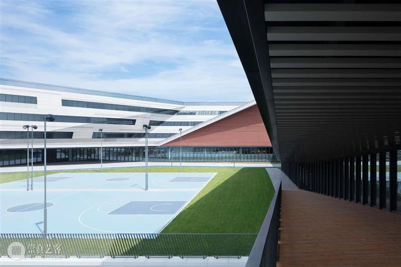 北京人大附中航天城学校 / 北京市建筑设计研究院 北京人大附中航天城学校 北京市建筑设计研究院 人大附中航天城学校 北京西北 区域 城市 自然 线上 周边 环境 崇真艺客
