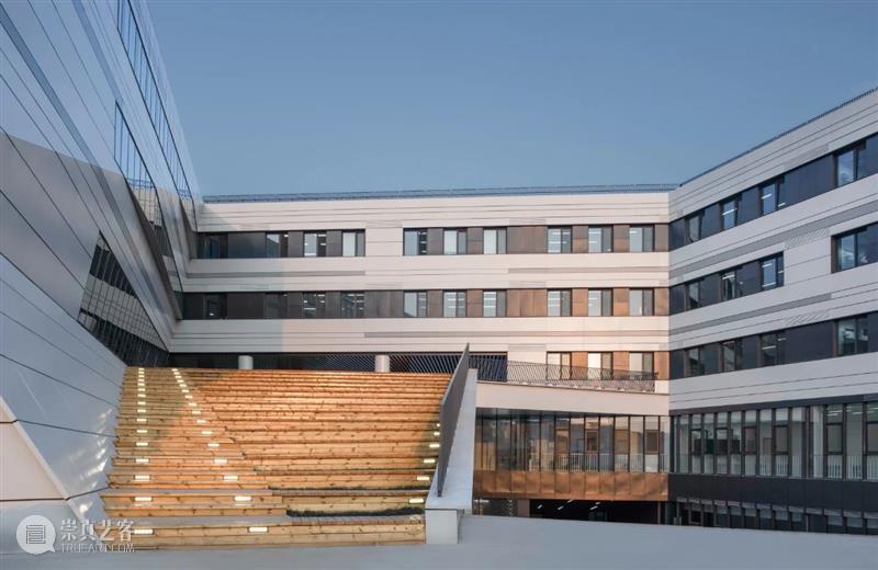 北京人大附中航天城学校 / 北京市建筑设计研究院 北京人大附中航天城学校 北京市建筑设计研究院 人大附中航天城学校 北京西北 区域 城市 自然 线上 周边 环境 崇真艺客