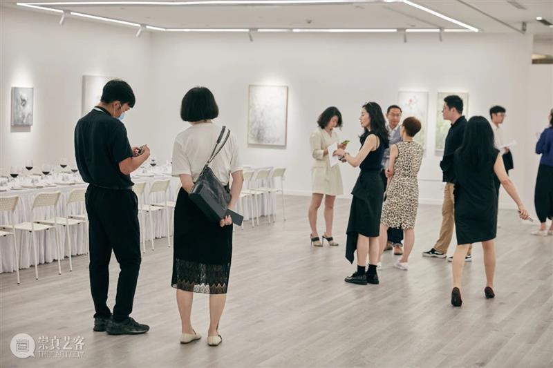 开幕现场｜「听见花开」——何多苓和他的学生们群展在金杜艺术中心开幕 何多苓 学生们 金杜艺术中心 现场 朋友们 绘画群展 策展人 曹紫恬 艺术家 师生 崇真艺客