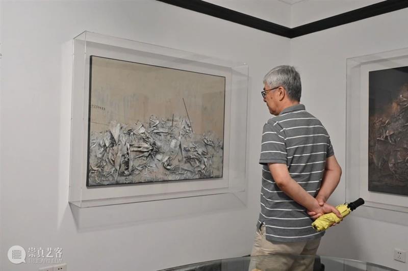 展览现场 | 「暗 火」Pale Fire ——王家增个展 现场 王家增 个展 Fire Fire王 Jiazeng 时间 熏依社画廊 地址 上海市 崇真艺客