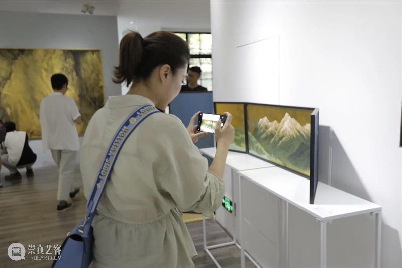 屏风几曲画生姿 • 特展 开幕回顾 | 芊荷 屏风 画生姿 芊荷 现场 上海 艺术 空间 城市 艺术家 创造力 崇真艺客