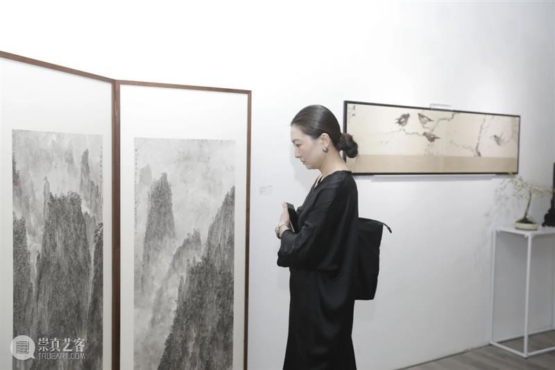 屏风几曲画生姿 • 特展 开幕回顾 | 芊荷 屏风 画生姿 芊荷 现场 上海 艺术 空间 城市 艺术家 创造力 崇真艺客