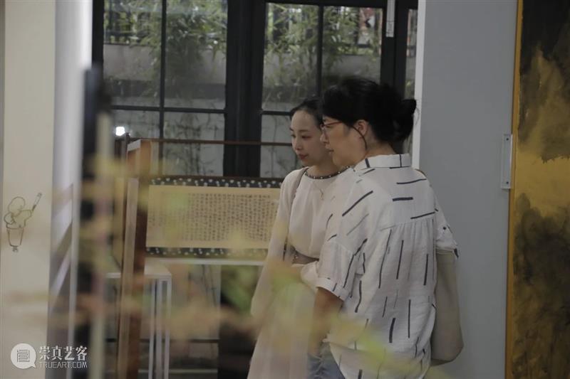 屏风几曲画生姿 • 特展 开幕回顾 | 芊荷 屏风 画生姿 芊荷 现场 上海 艺术 空间 城市 艺术家 创造力 崇真艺客