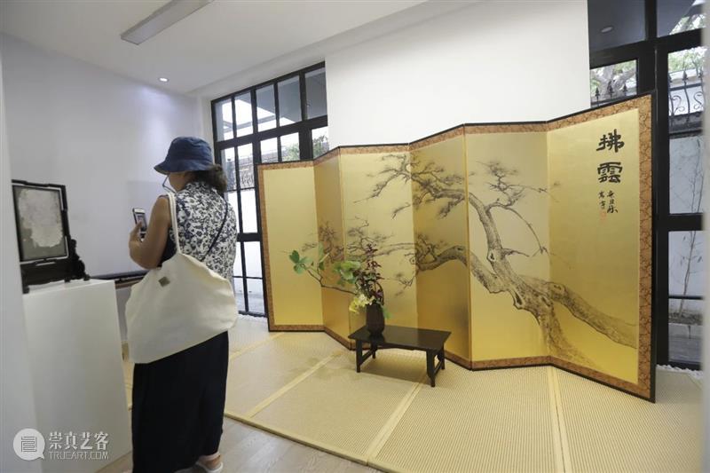屏风几曲画生姿 • 特展 开幕回顾 | 芊荷 屏风 画生姿 芊荷 现场 上海 艺术 空间 城市 艺术家 创造力 崇真艺客