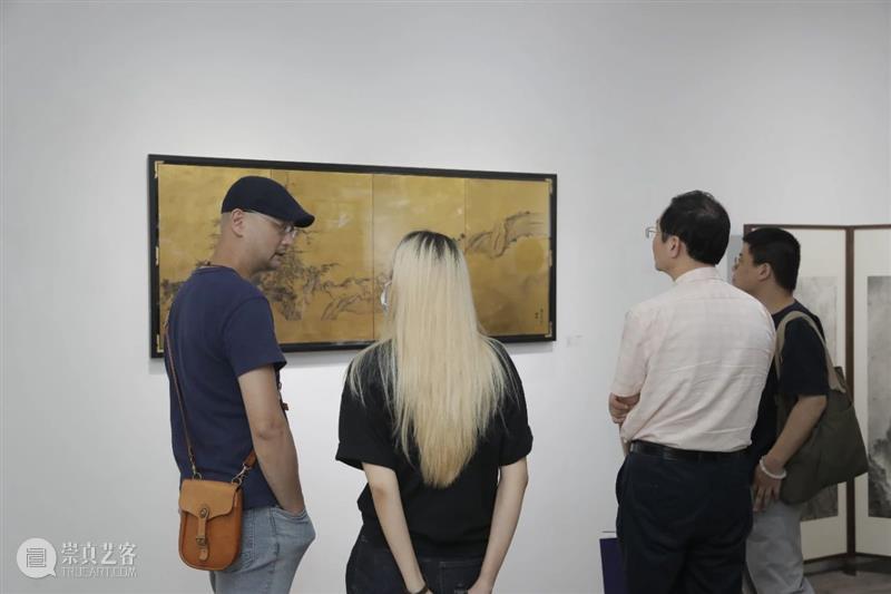 屏风几曲画生姿 • 特展 开幕回顾 | 芊荷 屏风 画生姿 芊荷 现场 上海 艺术 空间 城市 艺术家 创造力 崇真艺客
