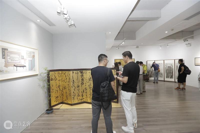 屏风几曲画生姿 • 特展 开幕回顾 | 芊荷 屏风 画生姿 芊荷 现场 上海 艺术 空间 城市 艺术家 创造力 崇真艺客