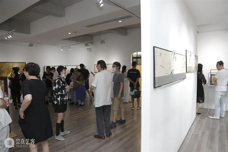 屏风几曲画生姿 • 特展 开幕回顾 | 芊荷 屏风 画生姿 芊荷 现场 上海 艺术 空间 城市 艺术家 创造力 崇真艺客