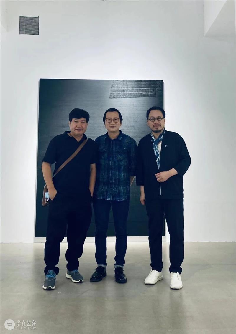 开幕回顾 | 黑白之光:柯济鹏新作展 黑白 柯济鹏 新作展 新作 艺术 画廊 夏可君 策展人 艺术家 系列 崇真艺客